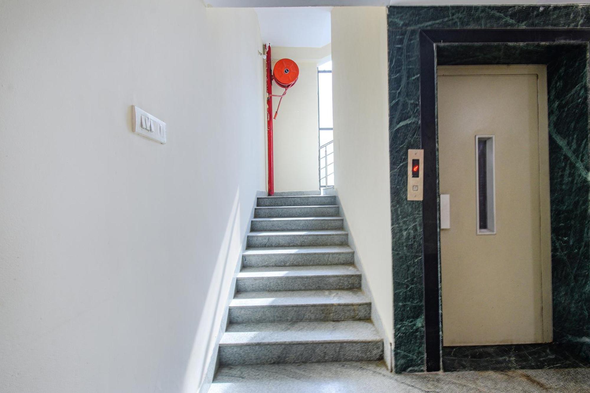 Fabhotel N Residency, Hitech City - 350M From Yashoda Hospital, Hitech City Hyderabad Exteriör bild