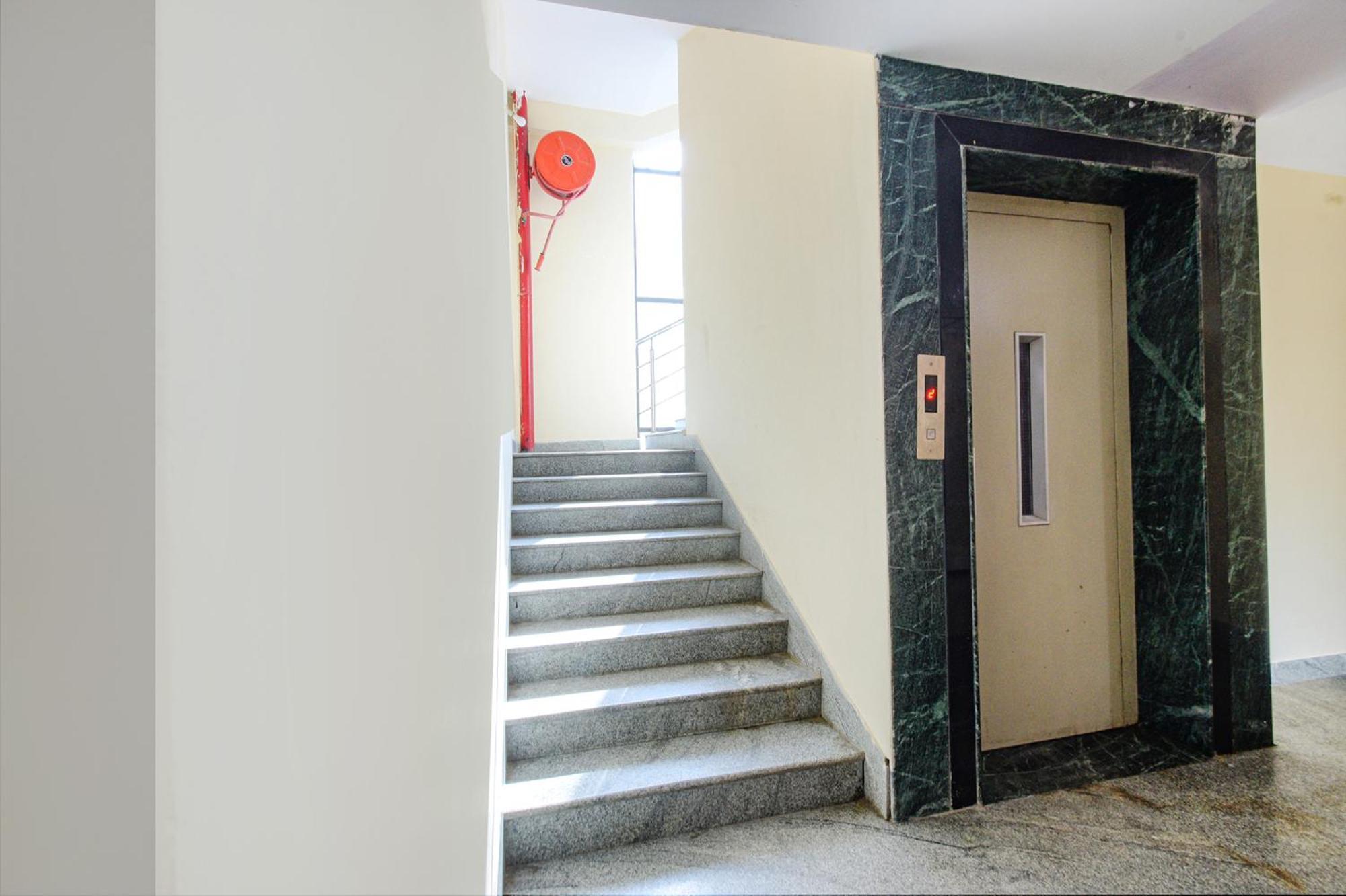 Fabhotel N Residency, Hitech City - 350M From Yashoda Hospital, Hitech City Hyderabad Exteriör bild
